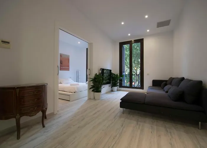 Roger De Lluria Design Apartment